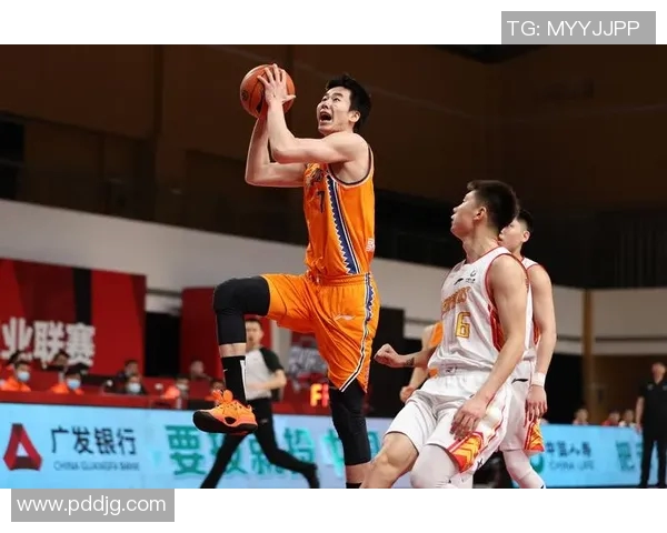 郭昊文：从青年篮球新星到职业赛场的奋斗与成长之路