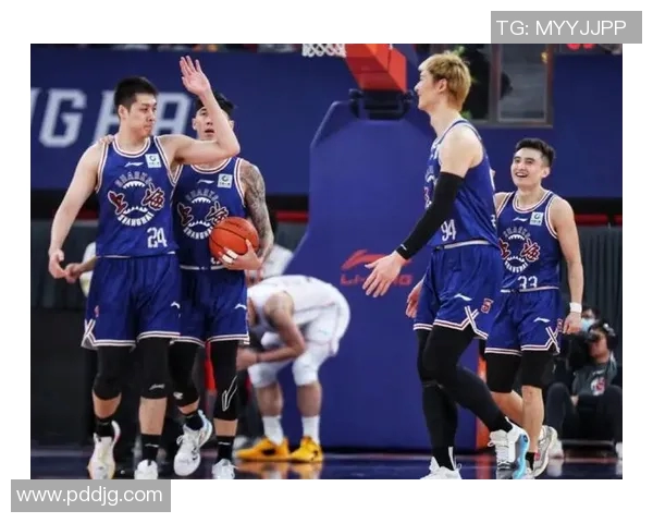 上海男篮对决解放军男篮精彩赛事回顾与分析 上海男篮对决解放军男篮精彩赛事回顾与分析