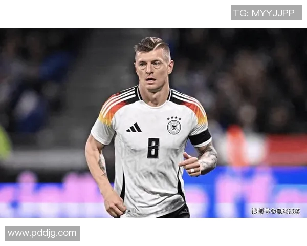 克罗斯：从天才少年到世界足球巨星的辉煌历程与成就解析